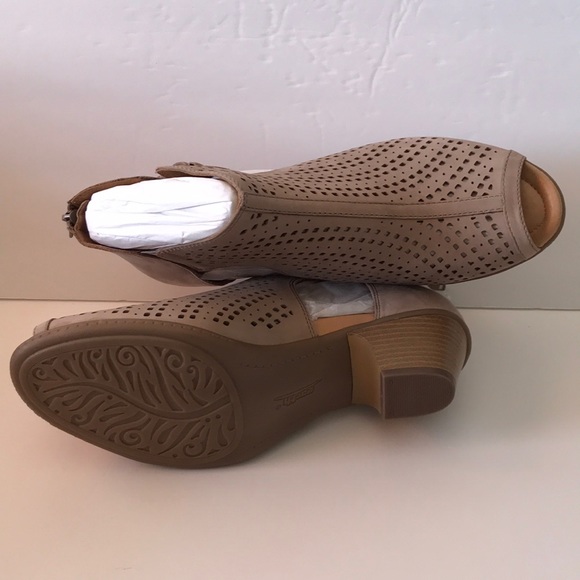 Earth Kerry Nubuck Perforated Peep-Toe Booties, size 12 - Picture 7 of 7